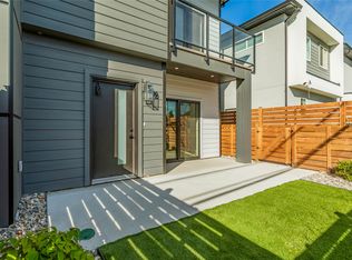 1916 Ethel St #2, Kelowna, BC V1Y 2Z5