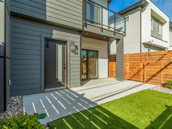 1916 Ethel St #2, Kelowna, BC V1Y 2Z5