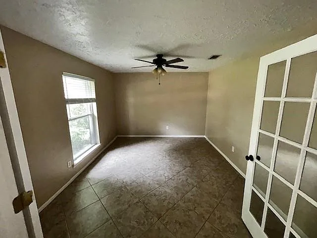 9631 Dundalk St — Photo 6