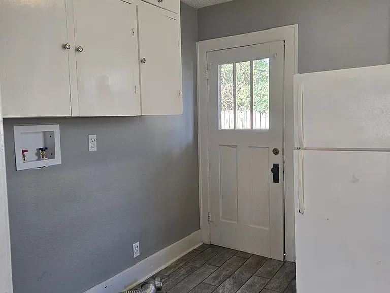 117 N Spring St — Photo 13