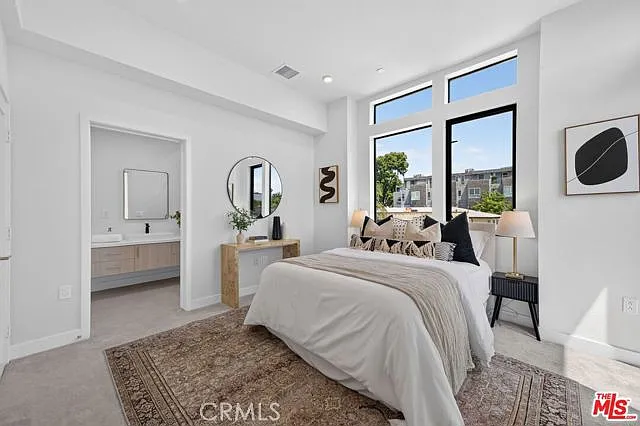 1204 N Orange Grove Ave — Photo 15