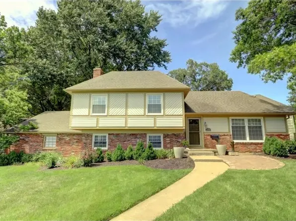 9642 Beverly St, Overland Park, KS 66207