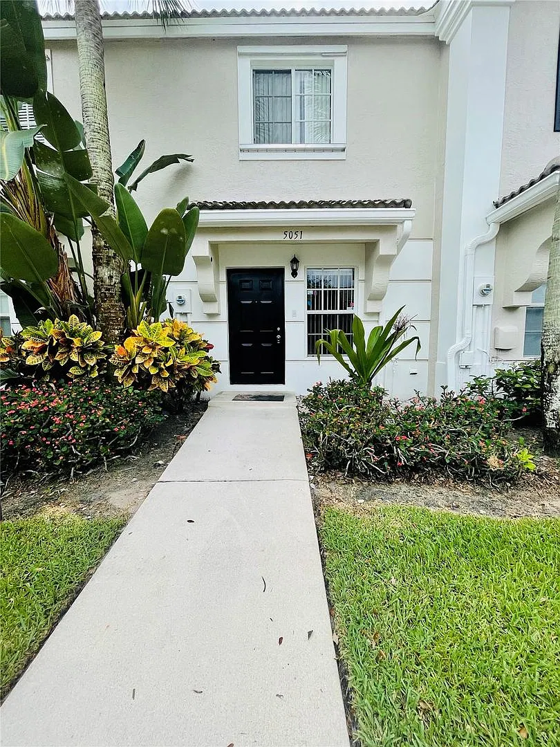 5051 Palmbrooke Cir — Photo 1