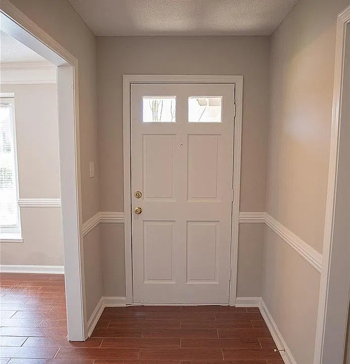 595 Featherwind Cv N — Photo 2
