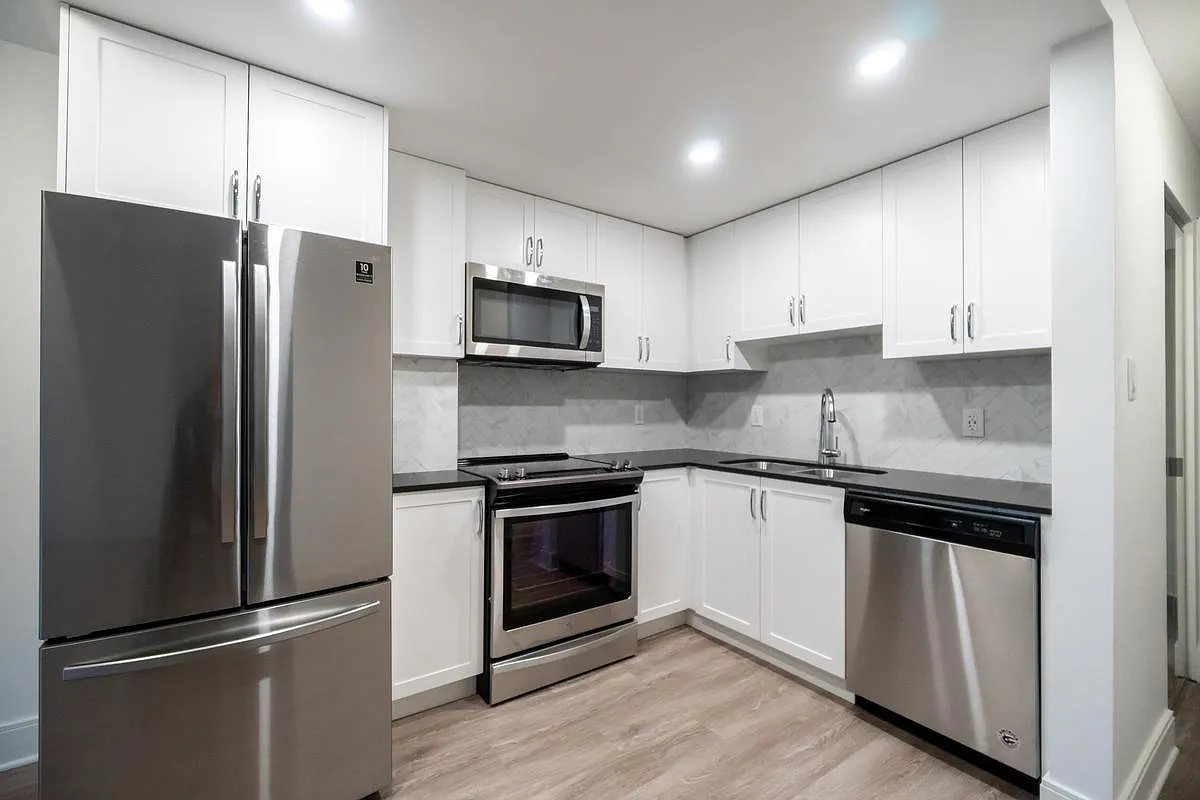 1348 Barclay Street — Photo 2