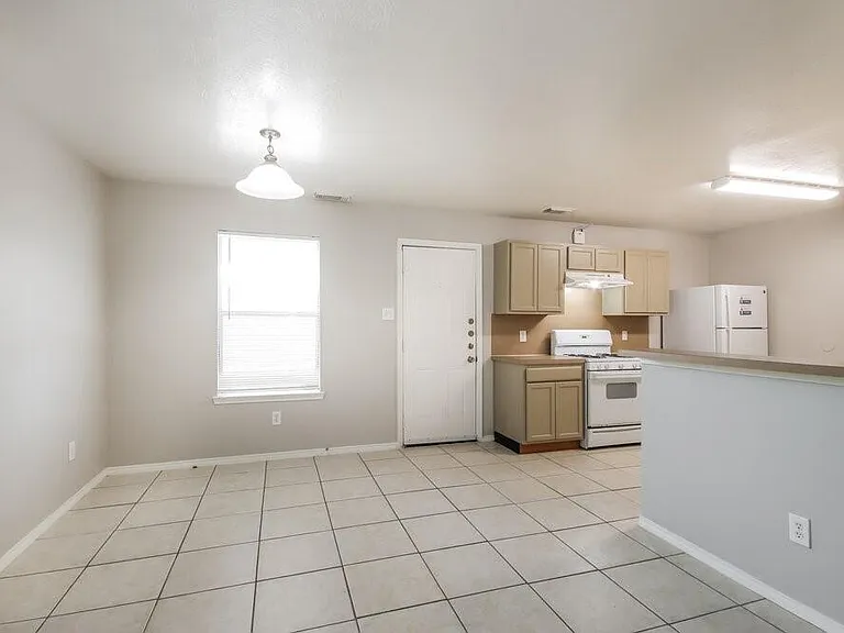 21243 Linden House Ct — Photo 6