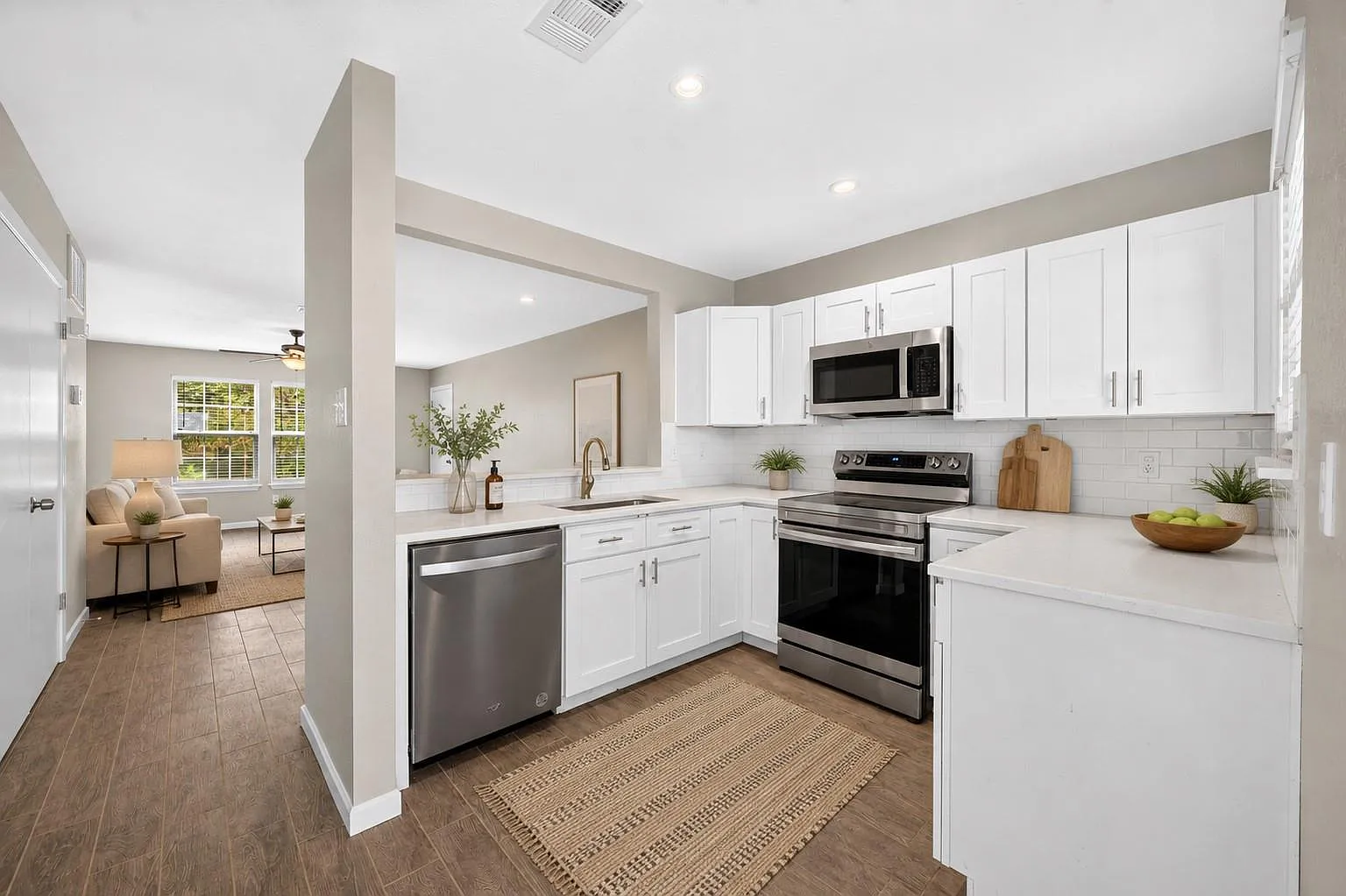 2 bed, 2.0 bath, 1000 sqft, $1,895 — Photo 2