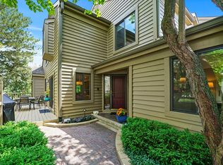 330 Indian Pt, Lake Barrington, IL 60010