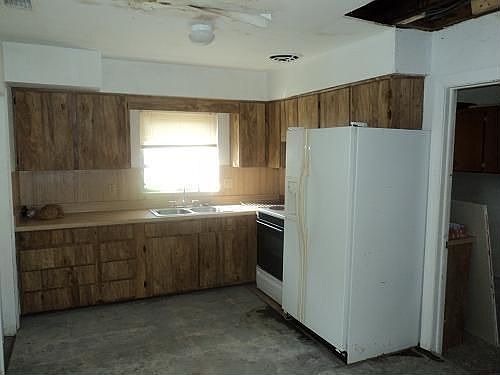 2nd image of 1916 E Hamilton Ave