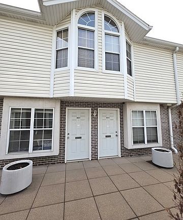 4th image of 8019/8021 N Lincoln Ave