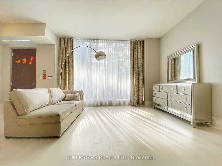 29 Queens Quay E #Townhouse 125 — Photo 9