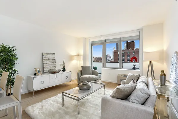 Rented by Red Apple Group | media 35