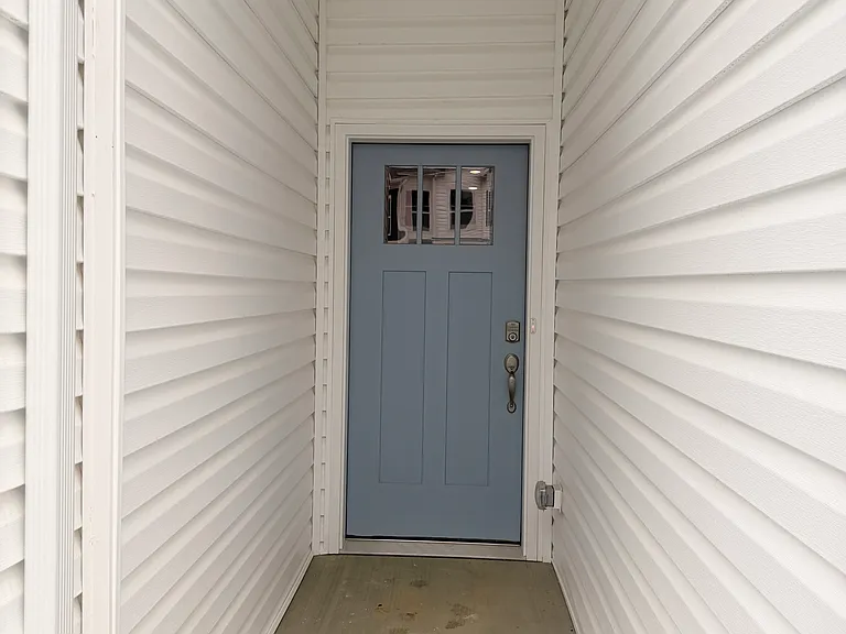 143 Scotland Ln — Photo 2