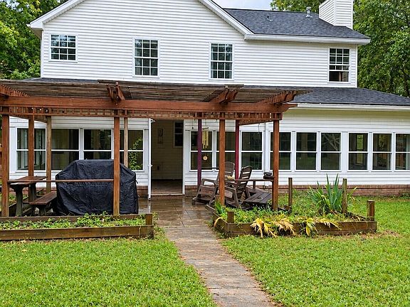 2nd image of 104 Bonneau Ct