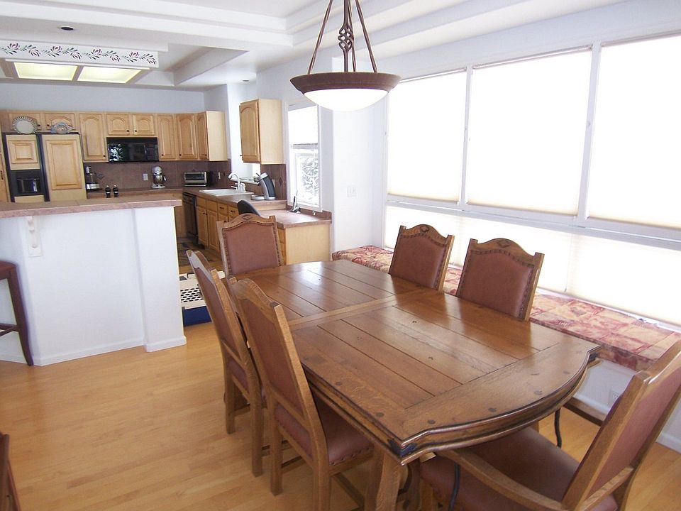 Eat-in Kitchen
