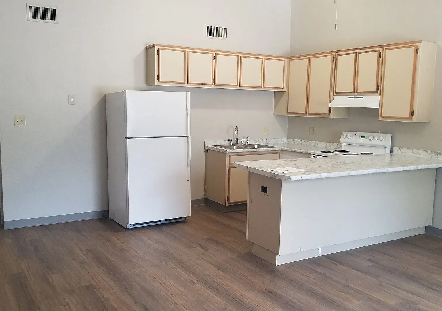 Check Out This 2 bedroom/1 bathroom Duplex! — Photo 3