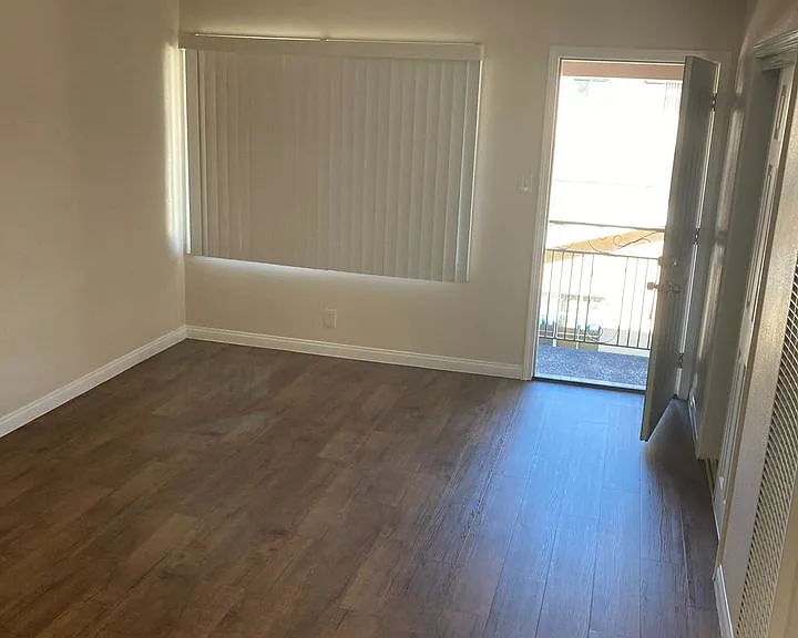 6331 Templeton St #B — Photo 12