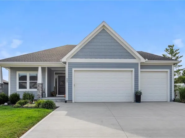 907 N Willow Ct, Tonganoxie, KS 66086