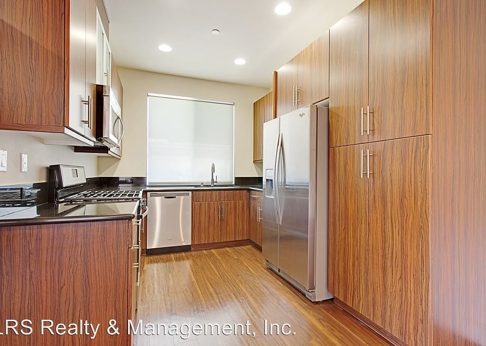 1st image of 90 N Oakview Dr Unit 2