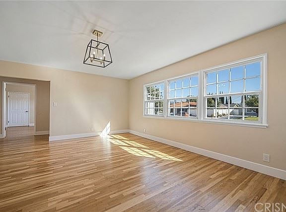4th image of 10447 Gaviota Ave