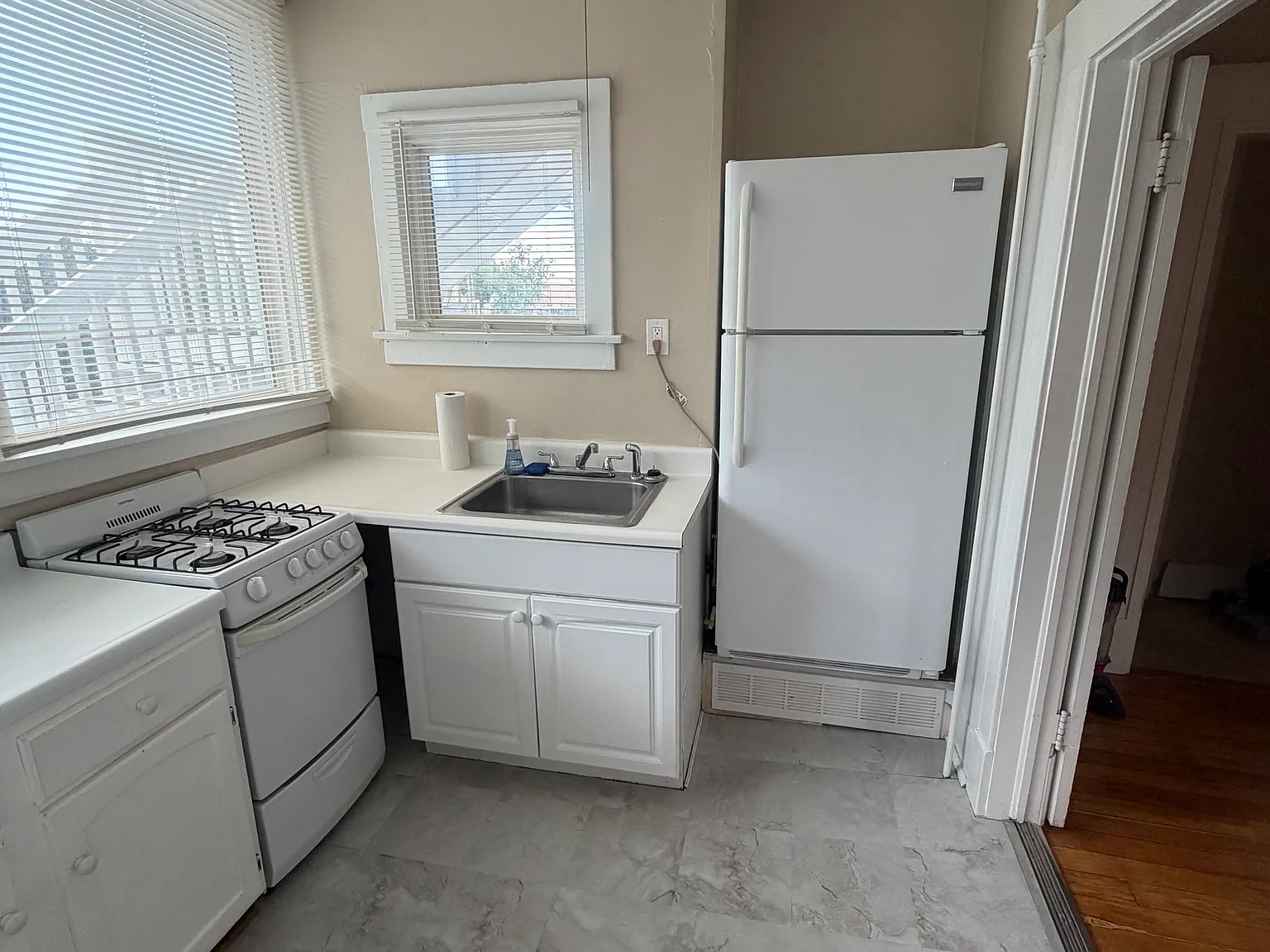 2 bed, 900 sqft, $1,600 — Photo 4
