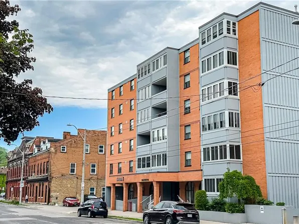 23 Main St #405, Hamilton, ON L9H 2P7