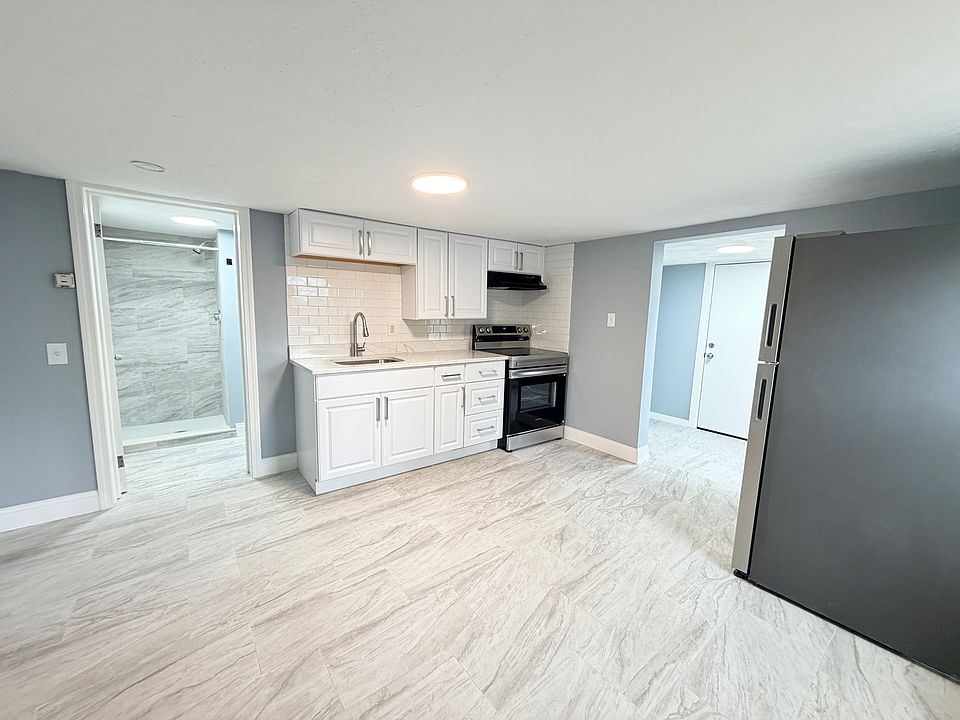 1st image of 15 Oriole St #1