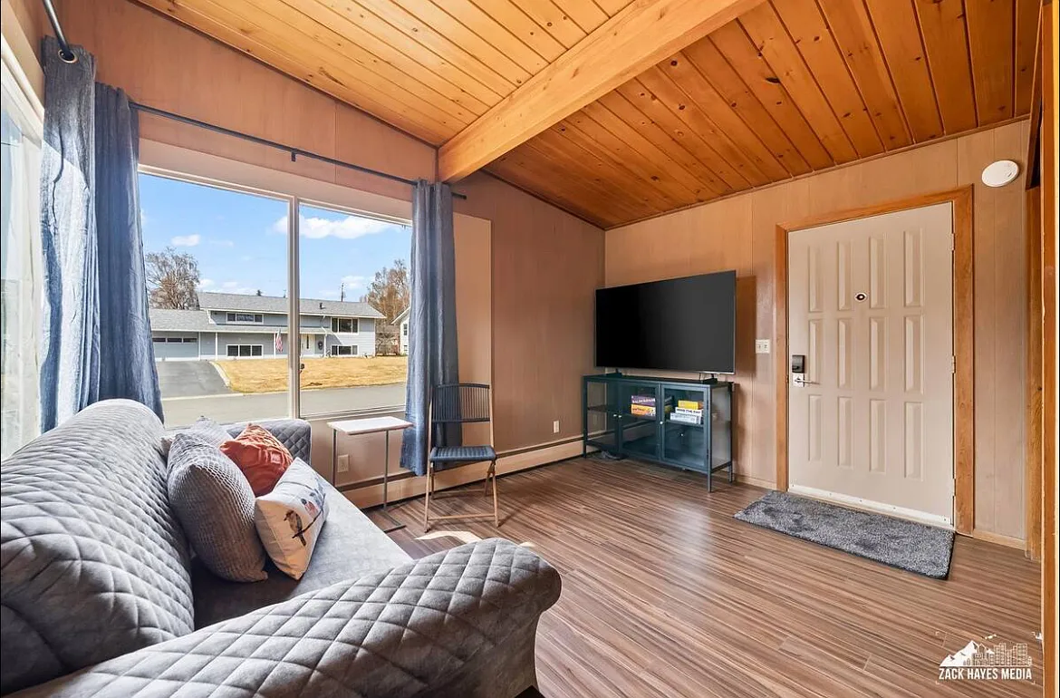 1 bed, 500 sqft, $1,800 — Photo 1