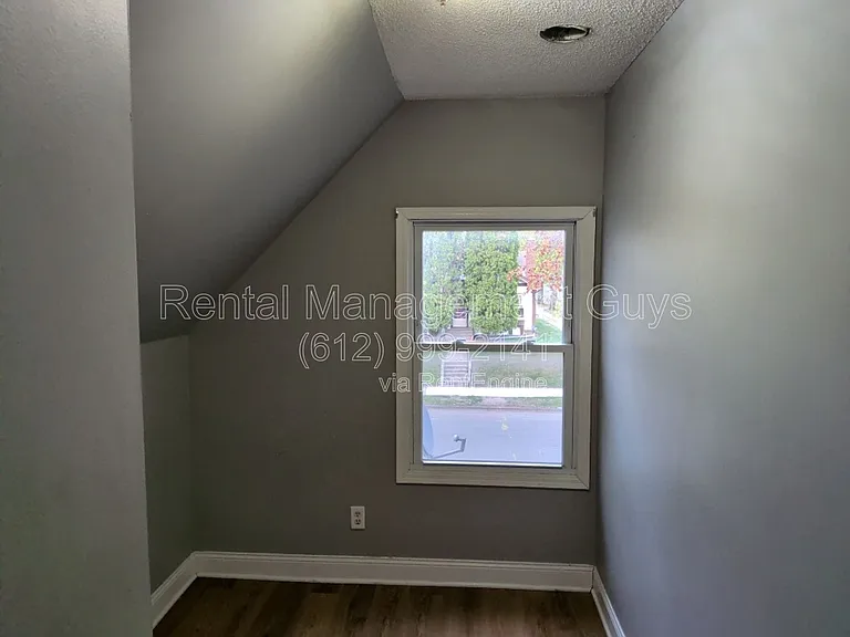 3301 Oliver Ave N — Photo 11