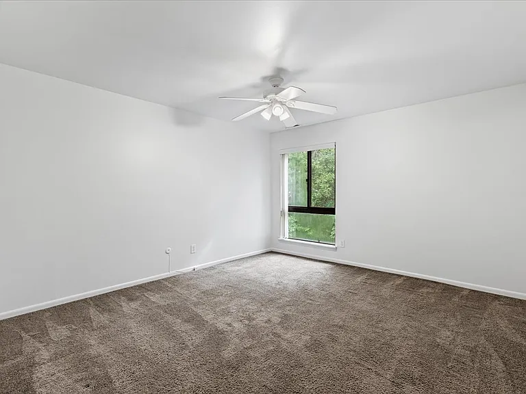 703 Camelback Ct — Photo 18