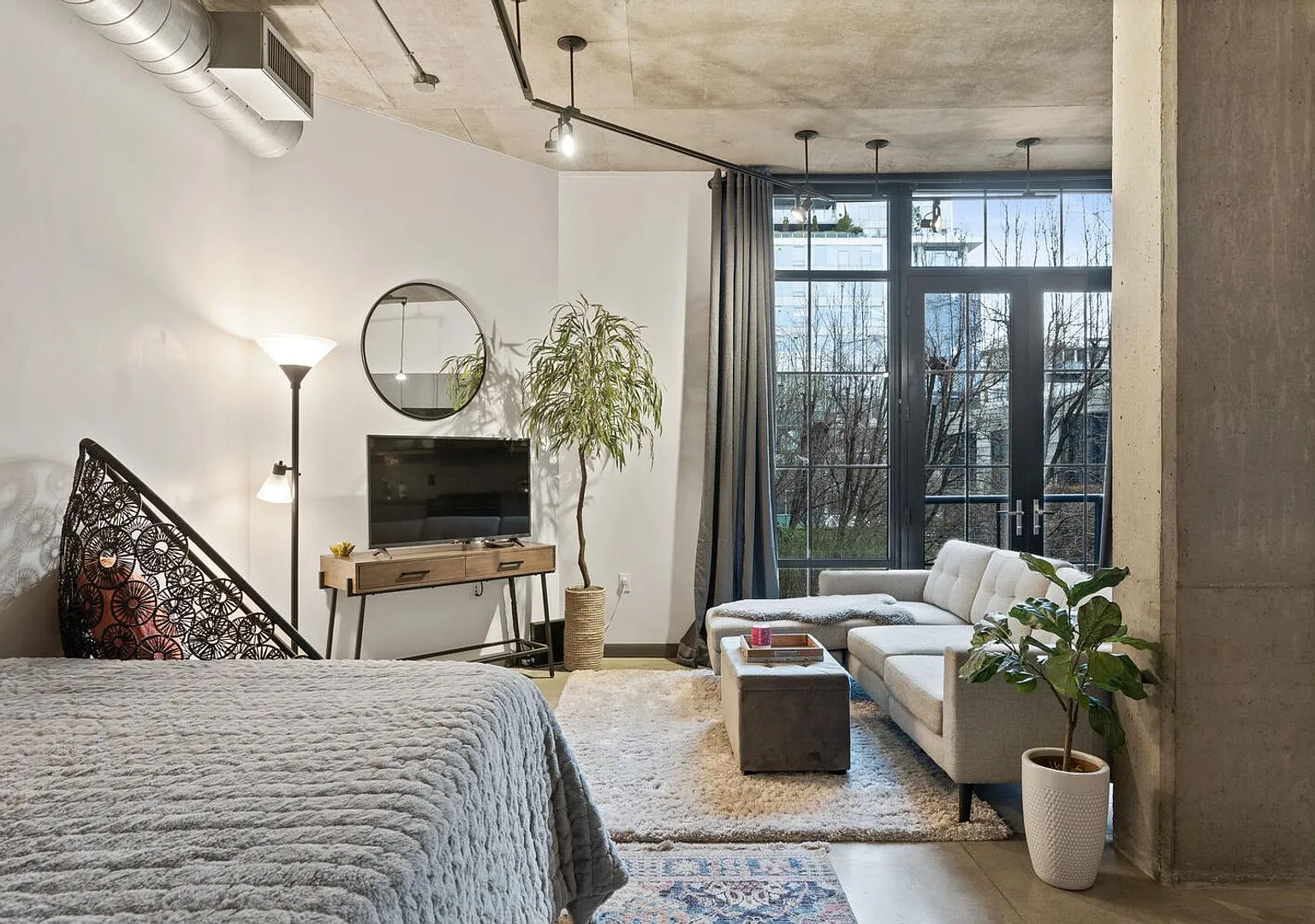 **Furnished** Streetcar Lofts Studio W/Parking/Storage/Juliette Balcony/Fitness Center/Courtyard ... — Photo 3