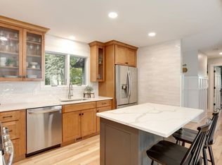 124 Edgewood Ave N, Golden Valley, MN 55427