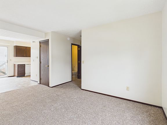 3rd image of 534 Martin Ave