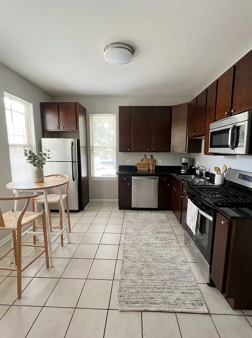 4 bed, 1300 sqft, $3,475 — Photo 2