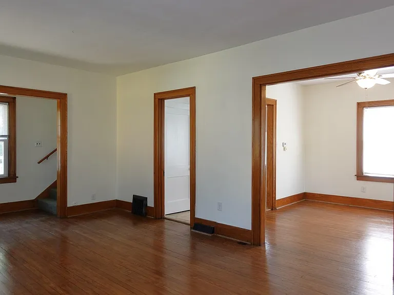 914 E Losey St — Photo 22