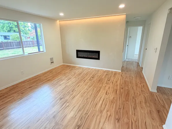 222 Chicago Blvd S APT C, Pacific, WA 98047