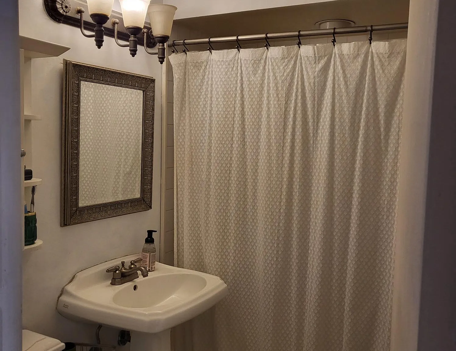 1 bed, 750 sqft, $2,400 — Photo 3