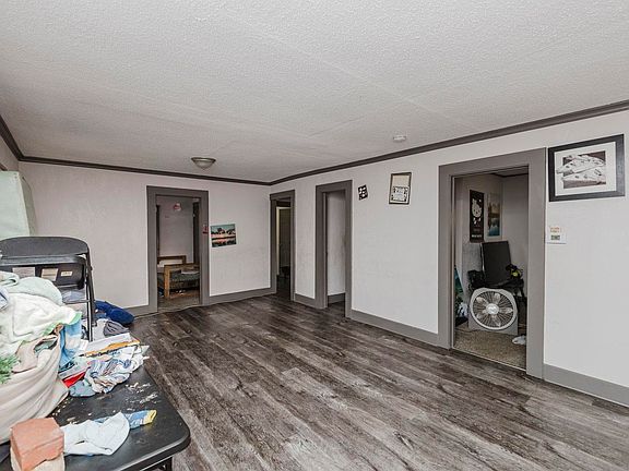 4th image of 1421 S Hydraulic Ave