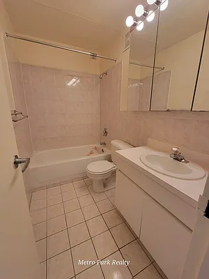 Rented by Metro Park Realty Inc | media 19