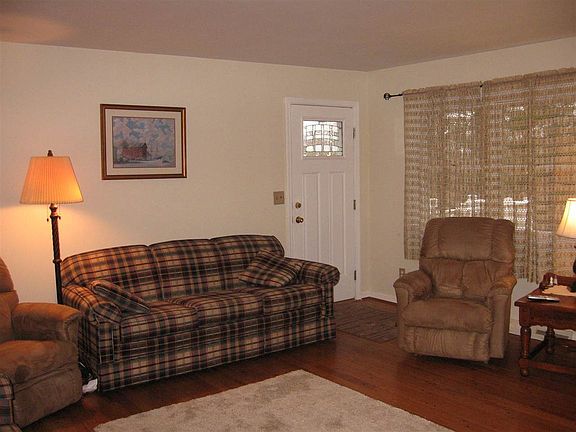 5th image of 46 Arrowhead Dr
