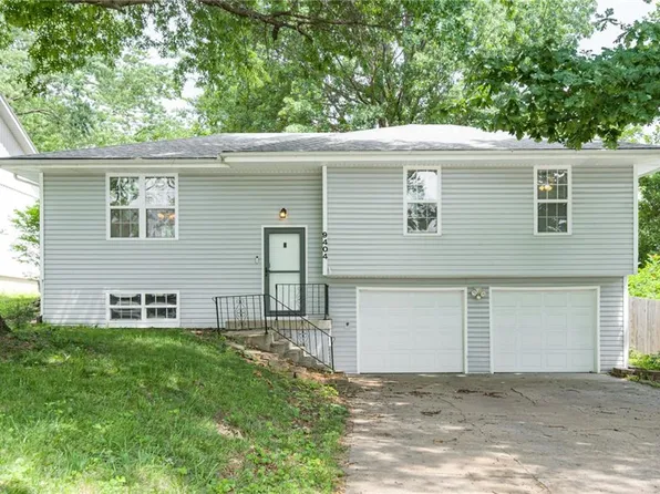 9404 NW 59th Ter, Parkville, MO 64152