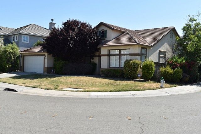 2nd image of 4633 Windsong St