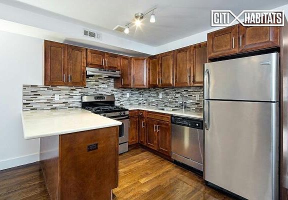 2nd image of 82 Lorraine St APT 1