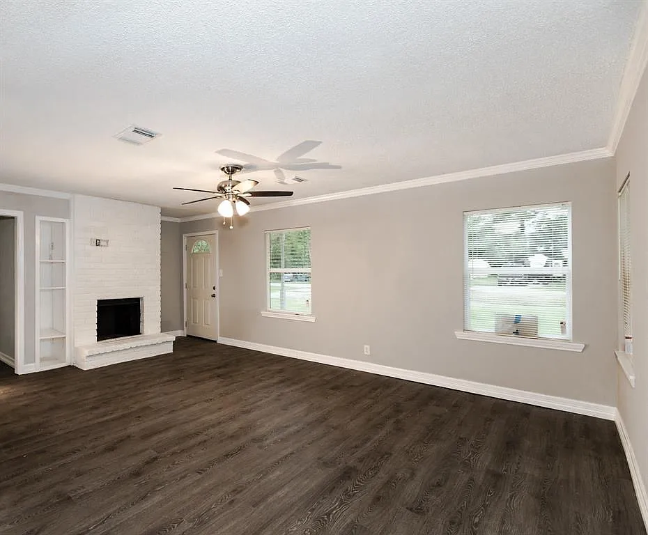 2121 Holly Dr — Photo 4