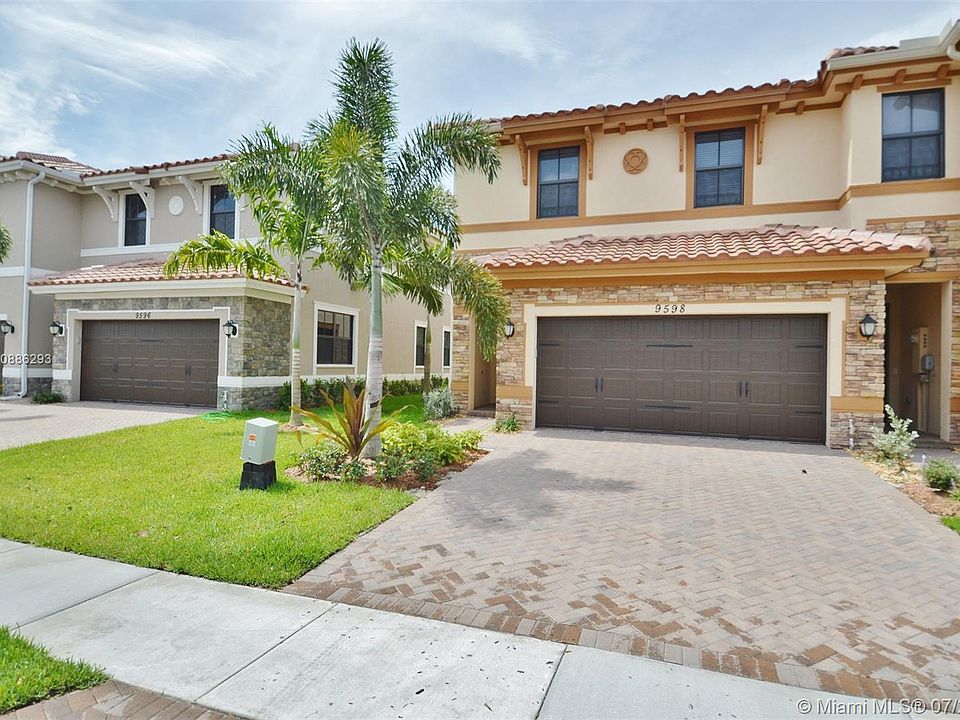 1st image of 9598 Town Parc Cir S