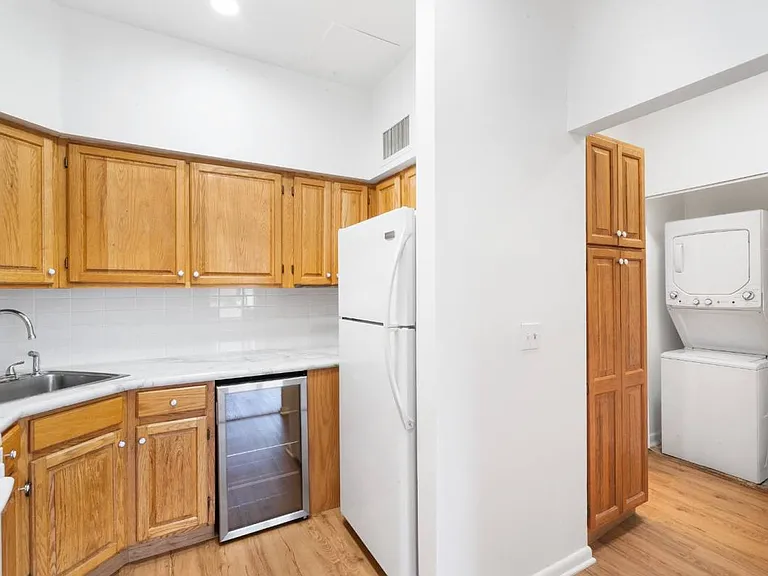92C E Blackwell St — Photo 8