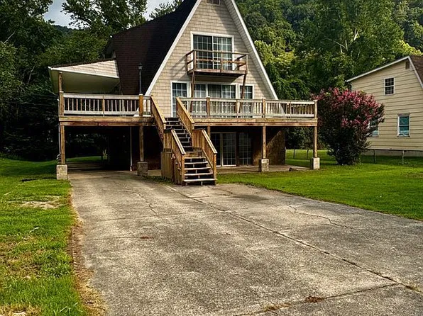 662 Campbells Creek Dr, Charleston, WV 25306