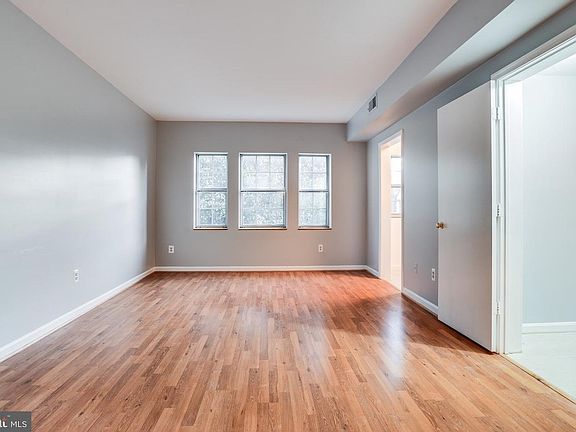 5th image of 1736 N Queens Ln