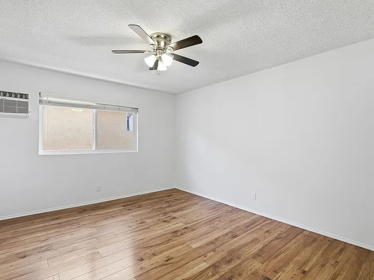 6640 Darby Ave — Photo 52