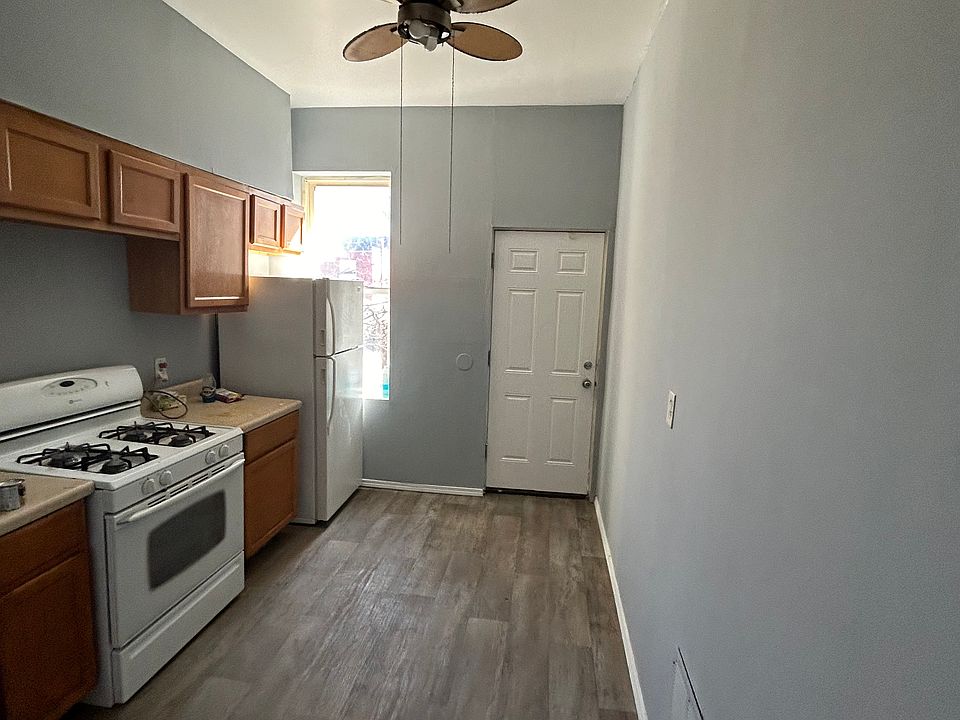 2nd image of 1386 Blackstone Ave #1